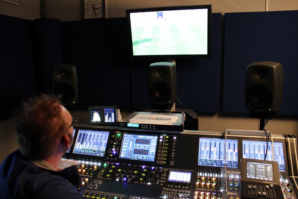 HBS-Audioraum: Hier werden an einem Lawo-Pult die internationalen Tonsignale gemischt