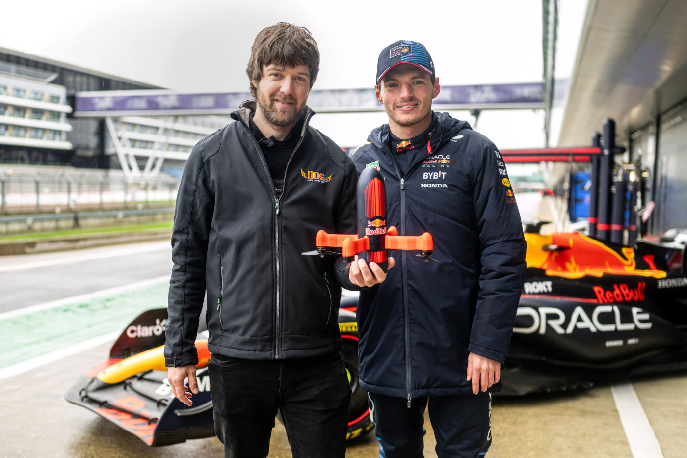 Shaggy FPV Ralph Hogenbrik und Max Verstappen in Silverstone