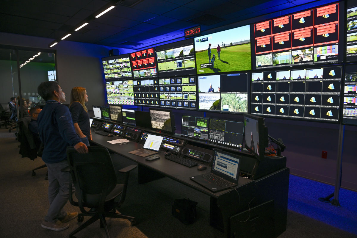 Bis zu 144 Live-Feeds laufen in der Regie auf