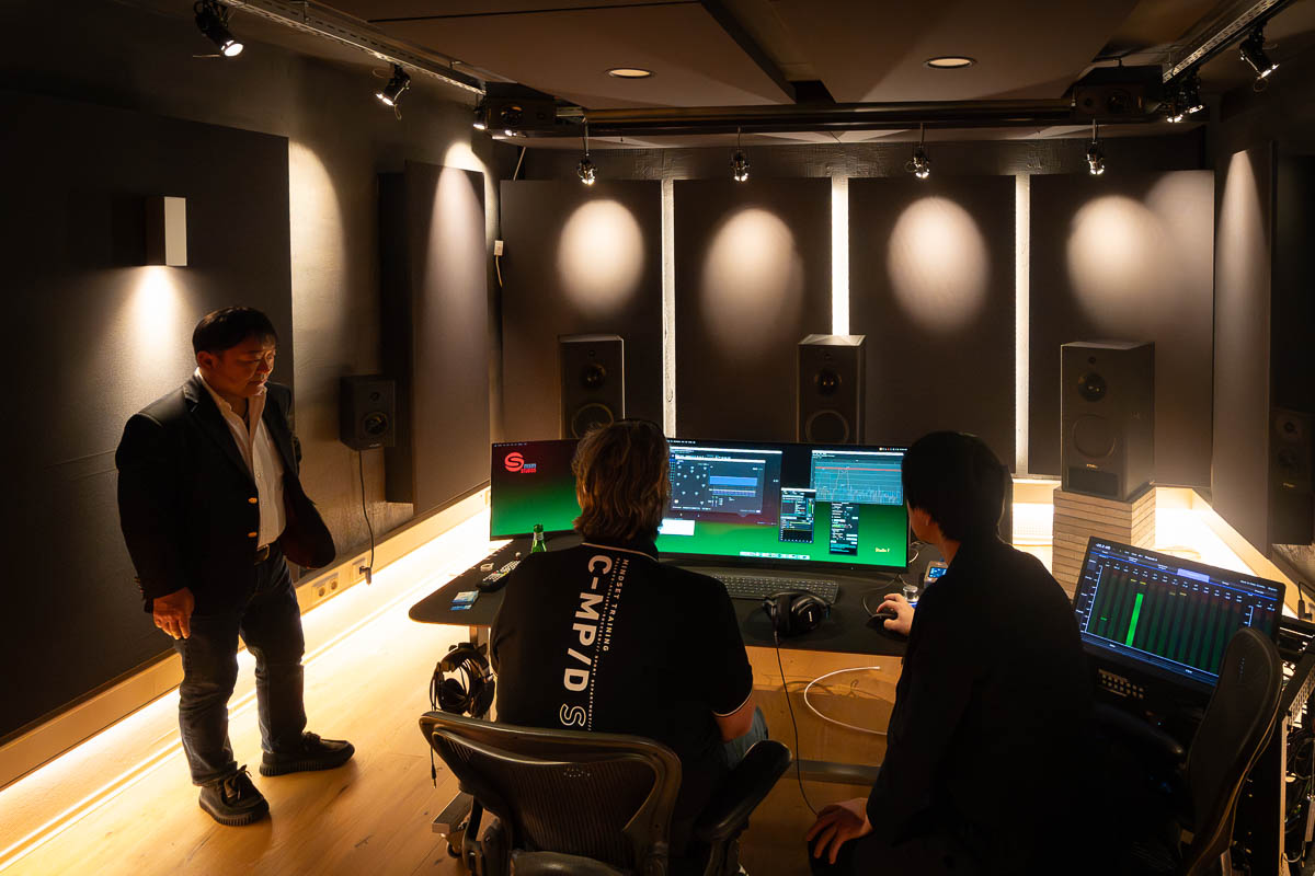 Demo-Session in den msm-studios: Sony und SMM präsentieren 360VME im Vergleich zu klassischer Mehrkanalabhöre.