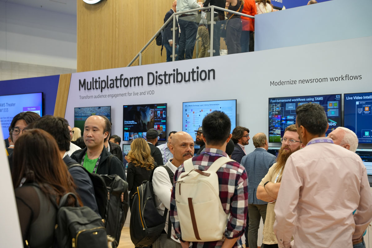 Besucher des AWS-Standes auf der NAB 2026