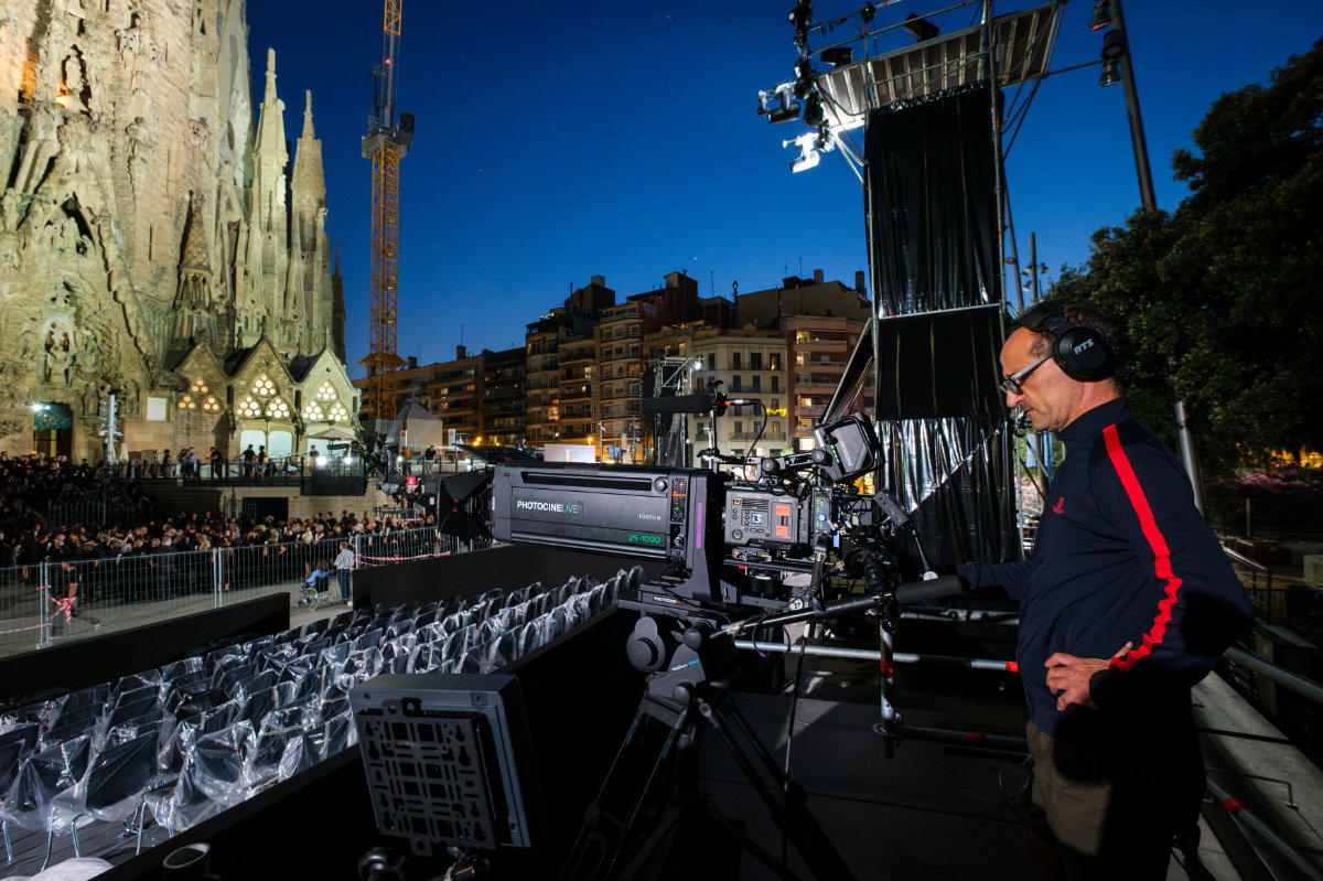 Sony Venice 2 Kamera bei der Live-Übertragung des Lichtspektakels in der Sagrada Familia