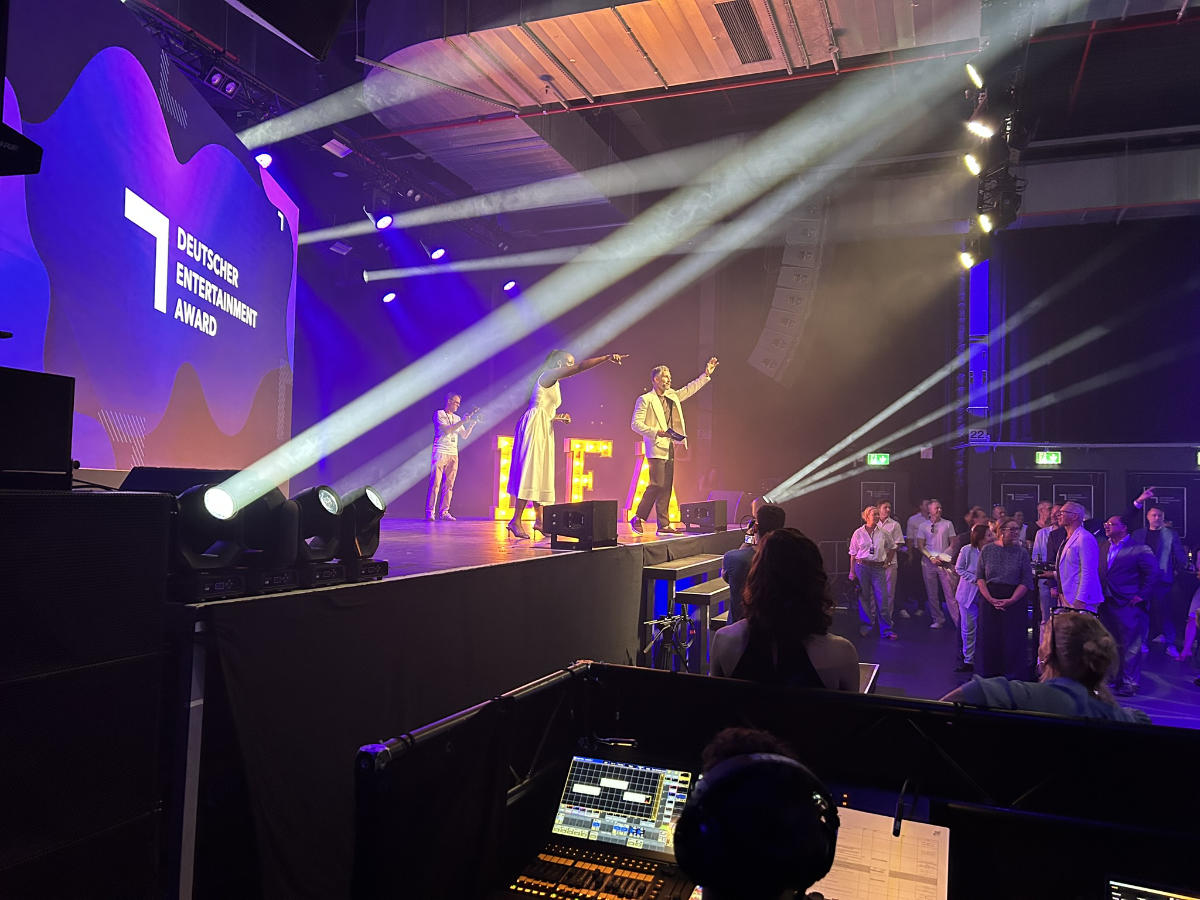 Die beMatrix LEDskin P2.5 2-IN-1 beim Deutschen Entertainment Award in Köln