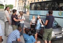 Das kleinste Fernsehstudio der Welt tourt durch Europa Das kleinste Fernsehstudio der Welt tourt durch Europa