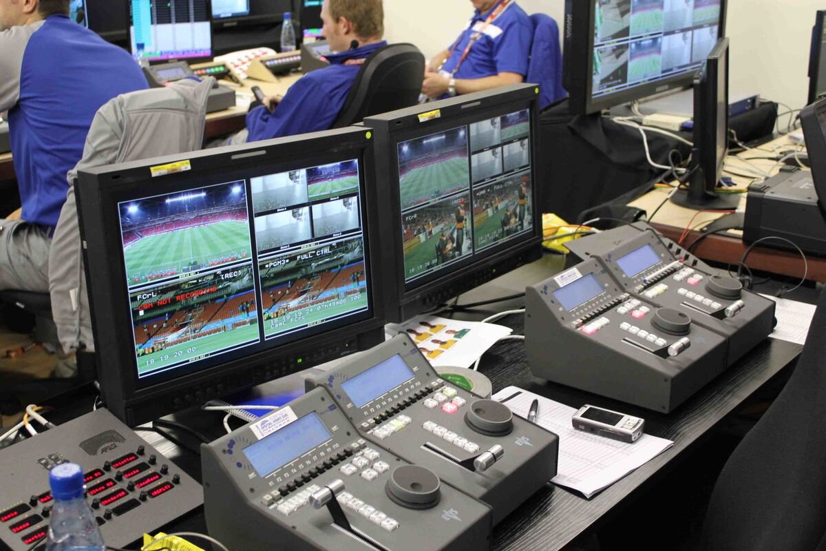 Slomo Controller im EVS-Raum im Technical Operation Center (TOC) beim Fußballstadion Ellis Park    