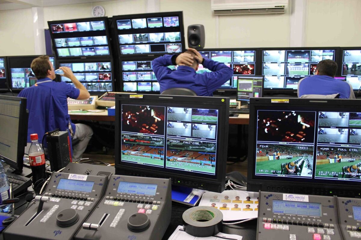 Slomo Controller im EVS-Raum im Technical Operation Center (TOC) beim Fußballstadion Ellis Park    