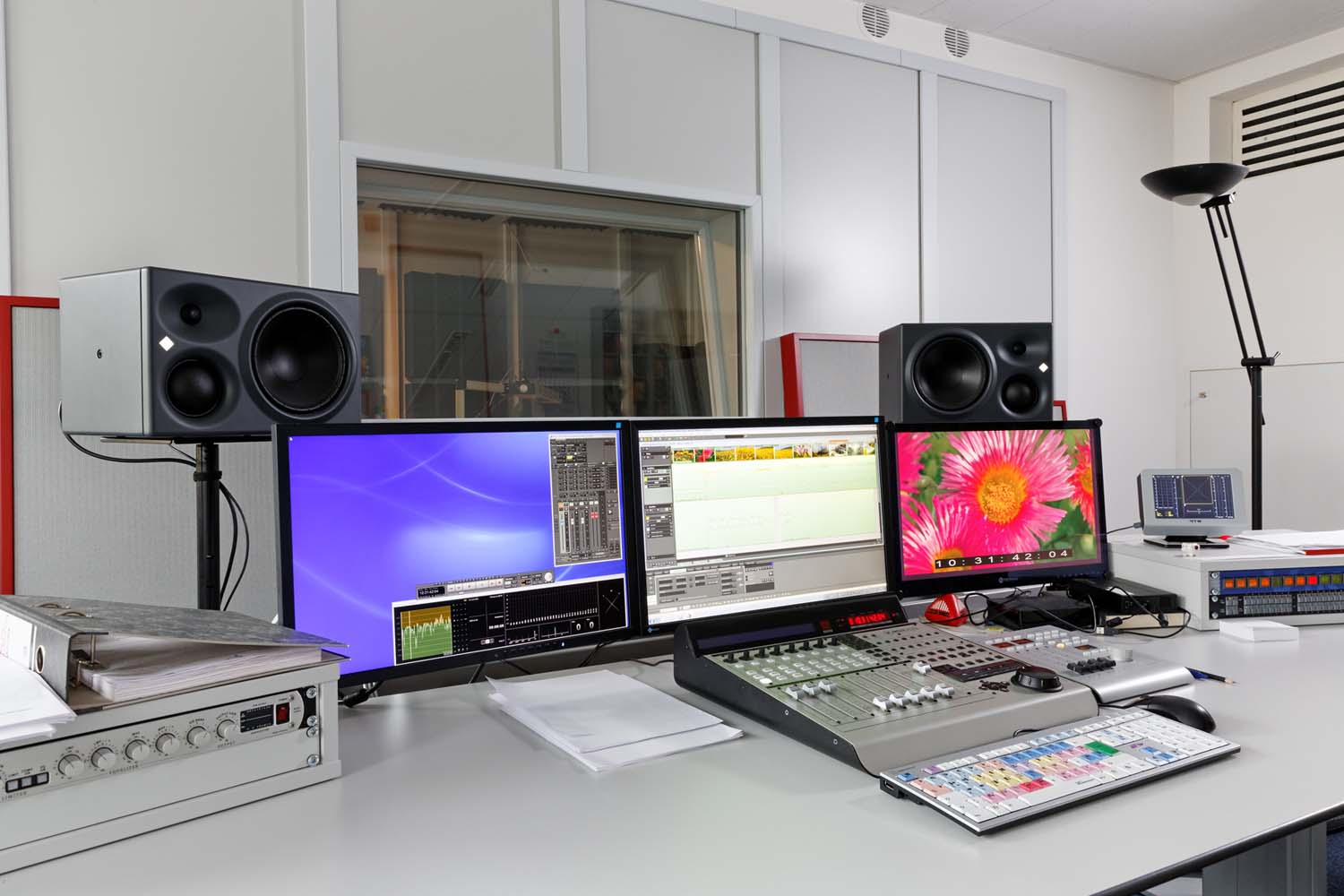 Das Studio der WDR mediagroup digital GmbH ist mit Neumann KH 31