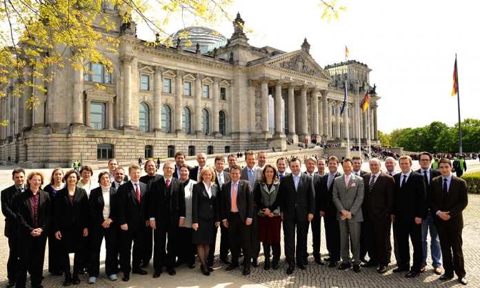 Bundestag nimmt Internet ins Visier