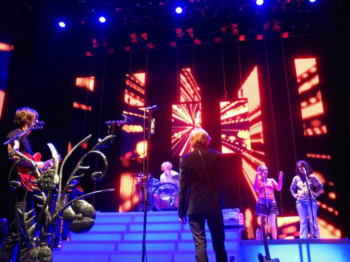 Mando Diao mit Matt Finke und coolux auf Tour