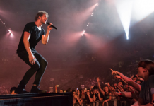 Philips-Surround-Lichtsystem für Kino-Events Philips-Surround-Lichtsystem für Kino-Events