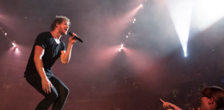 Philips-Surround-Lichtsystem für Kino-Events Philips-Surround-Lichtsystem für Kino-Events