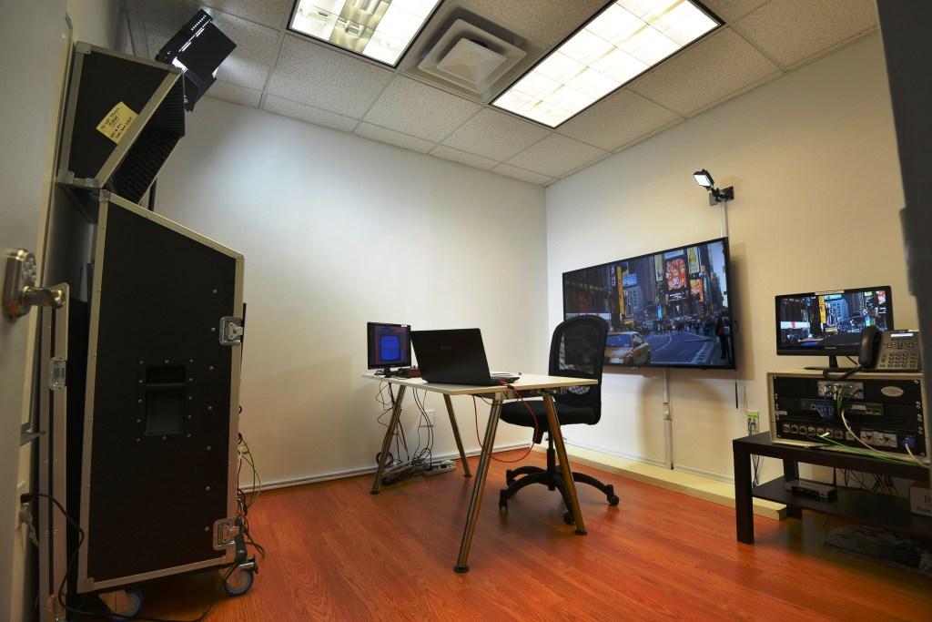Kompaktes Broadcast Studio installiert in New York.