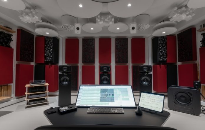 Morten Lindbergs immersives Studio mit Smart Active Lautsprechern und Woofer Systemen von Genelec