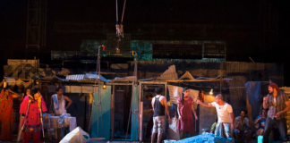 Theater-Aufführungen in 4K im Kino Behind the Beautiful Forevers / Britisches National Theatre