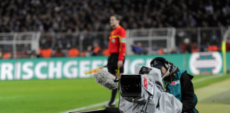 Sky überträgt Fußballspiel live in UHD Sky überträgt Fußballspiel live in UHD