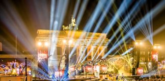 Berliner Silvesterfeier mit ausgefeiltem Licht-Konzept Berliner Silvesterfeier mit ausgefeiltem Licht-Konzept