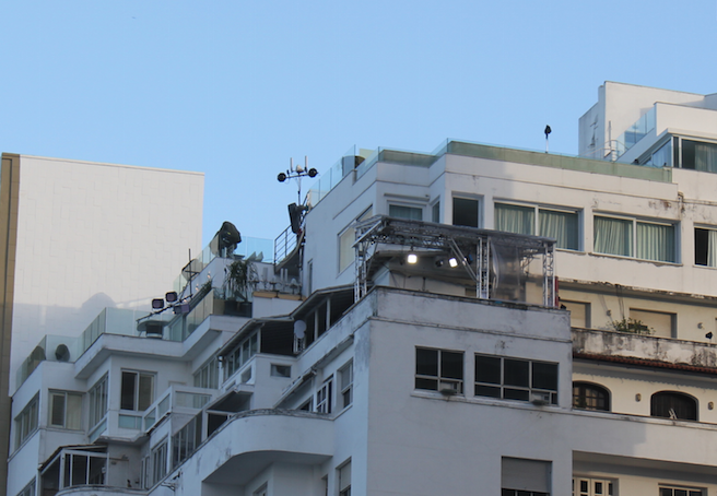 Appartmenthaus mit ARD/ZDF-Terrasse und darunter der Eurosport-Balkon