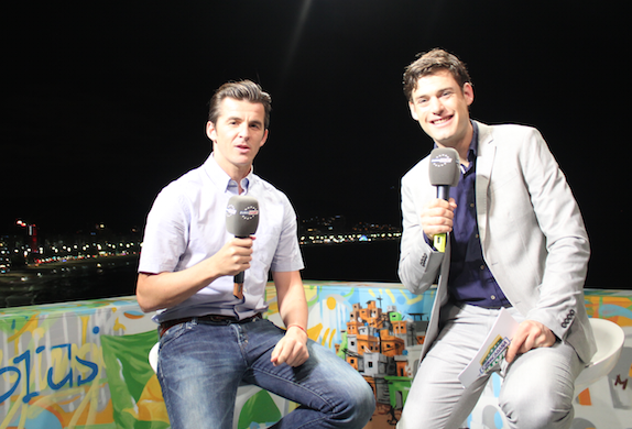 Experte Joey Barton und Moderator Ashley House