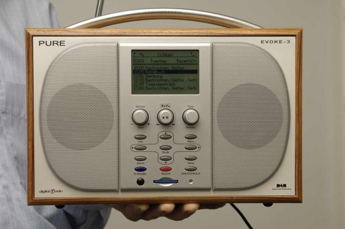 Hybrid-Radio soll Verbreitungskosten reduzieren