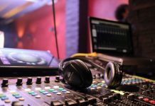 3D KLANG:fabrik Sound bei Kopfhörer-Konzert 3D KLANG:fabrik Sound bei Kopfhörer-Konzert