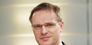 Trimedialer MDR-Newsdesk mit Stefan Raue Trimedialer MDR-Newsdesk mit Stefan Raue