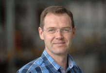 AV Stumpfl mit neuen Leinwänden und Medienservern Fred Neulinger