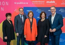 Demokratisierung des Digitalen Ursula Weidenfeld (freie Journalistin und Kolumnistin), Michael Müller (Regierender Bürgermeister von Berlin, Senatskanzlei Berlin), Malu Dreyer (Ministerpräsidentin Rheinland-Pfalz), Anja Zimmer (Direktorin, Medienanstalt Berlin-Brandenburg) und Helge Jürgens (Geschäftsführer, Medienboard Berlin-Brandenburg) ©MEDIA CONVENTION Berlin