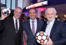 Free-TV-Start zum 5. Senderjubiläum Carsten Schmidt, Vorsitzender der Geschäftsführung bei Sky Deutschland, Joachim Herrmann, Bayerischer Staatsminister des Innern, für Bau und Verkehr, und Rudi Völler, Sportdirektor Bayer 04 Leverkusen.