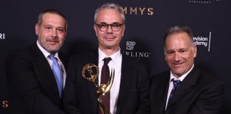 Engineering Emmy Award für ARRI ALEXA Frank Zeidler (v. l.), Harald Brendel und Glenn Kennel (alle ARRI) mit dem Engineering Emmy für ARRIs Digitalkamerasystem ALEXA (Foto: Jordan Strauss/Invision for the Television Academy/AP Images)