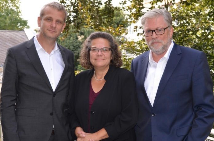 v.l.n.r.: Prof. Dr. Markus Heinker, Eva Brackelmann, Michael Sagurna (Foto: SLM) v.l.n.r.: Prof. Dr. Markus Heinker, Eva Brackelmann, Michael Sagurna (Foto: SLM)