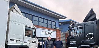 EMG ordert ersten Elektro-LKW Simon Cook und Rohan Mitchell von EMG