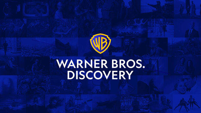 Warner Bros. Discovery Logo auf blauem Hintergrund