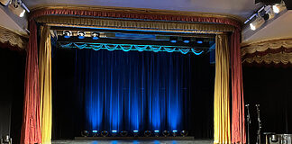 Hamburger Hansa-Theatersaal steigt auf LED-Lichttechnik um Hansa Theater mit neuer LED-Lichttechnik