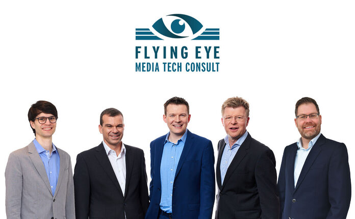 Die Führungsebene der FLYING EYE Media Tech Consult GmbH: v.li. Dr.-Ing. Lucien Lenzen, Matthias Naumer, Michael Piller, Mike Christmann und Geschäftsführer Alexander Meyenberg