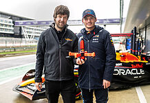Schnellste Kameradrohne der Welt filmt Formel 1 Rennwagen Shaggy FPV Ralph Hogenbrik und Max Verstappen in Silverstone