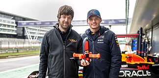 Schnellste Kameradrohne der Welt filmt Formel 1 Rennwagen Shaggy FPV Ralph Hogenbrik und Max Verstappen in Silverstone