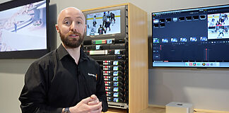 Blackmagic Design präsentiert DaVinci Resolve Replay-Lösung Darren Gosney zeigt die DaVinci Resolve Replay-Lösung auf der NAB 2024
