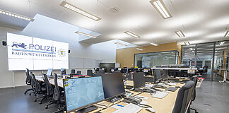 Qvest liefert technisches Sicherheitskonzept für Fußball-EM Kontrollraum der Polizei in Baden-Württemberg zur Fußball-EM