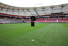 Birds Camera Solutions präsentiert Lösung zur Rasenanalyse Rasenanalyse im Stadion auf Basis eines Seilkamerasystems von Birds Camera Solutions