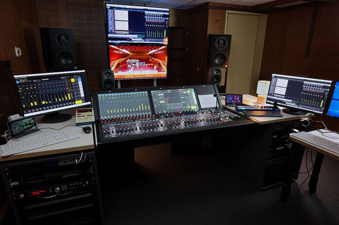 Control Room der Kongresshalle mit neuem mc²36 MkII Mischpult