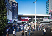 Broadcast Solutions auf der IBC: Mehr als nur Ü-Wagen Eingang zur IBC Messe aus dem Jahr 2023