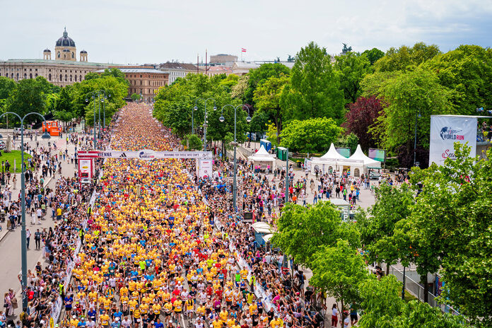 Teilnehmer laufen beim Wings for Life World Run 2024 in Wien, Österreich am 05. Mai 2024