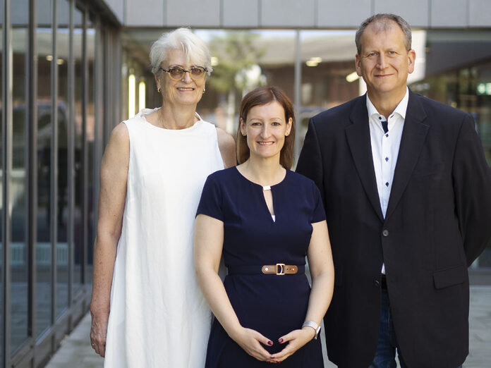 v.l.n.r.: Verena Schneider (Justitiarin der Medienanstalt Sachsen-Anhalt), Francie Petrick (Geschäftsführerin Media Broadcast) und Martin Heine (Direktor der Medienanstalt Sachsen-Anhalt)