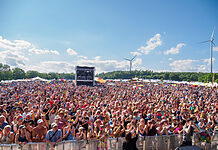 NEXUS compact beim Herzberg Festival Blick von der Mainstage auf das Herzberg Festival