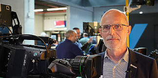 Grass Valley präsentiert die zukunftssichere LDX 110 Kamera Klaus Weber mit der neuen Grass Valley LDX 110