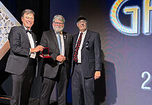 John Mailhot erhält David-Sarnoff-Medaille 2024 Ehrung von John Mailhot (Mitte) bei der Hollywood-Preisverleihung für die wichtige Rolle bei der Einführung von SMPTE ST 2110