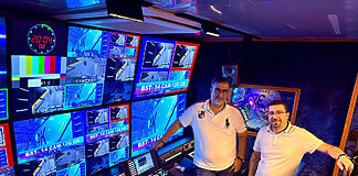 Neuer Ü-Wagen von Production Crew setzt auf FOR-A Technik Mohammed Abu Ziyadeh, FOR-A-Regionalmanager für den Nahen Osten und Afrika, und Ihab El Baba, Geschäftsführer von El Baba Smart Technology, im neuen Ü-Wagen von Production Crew