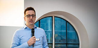 Effizientere Medienproduktion dank ST2110 und JPEG XS Felix Scheuer auf dem RoadtrIP 2024 in München