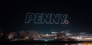 Drohnenshow wirbt für Penny-App in Köln Penny zeigte in Köln eine Drohnen-Show mit 400 Drohnen