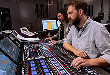 Mozarteum Salzburg modernisiert Tonregien mit AoIP-Technologie Peter Schmidt (li.) und Christoph Feiel am mc²56 MkIII Audio-Produktionsmischpult